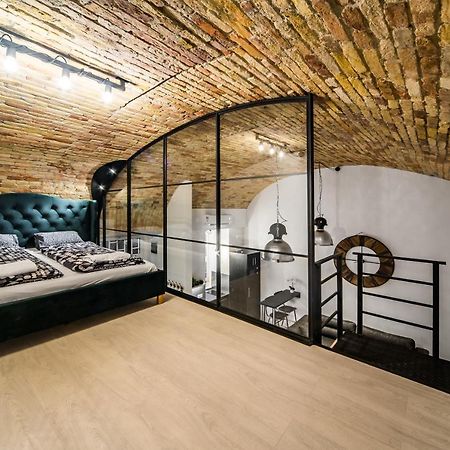 Spacious Loft In The Heart Of Downtown Будапеща Екстериор снимка