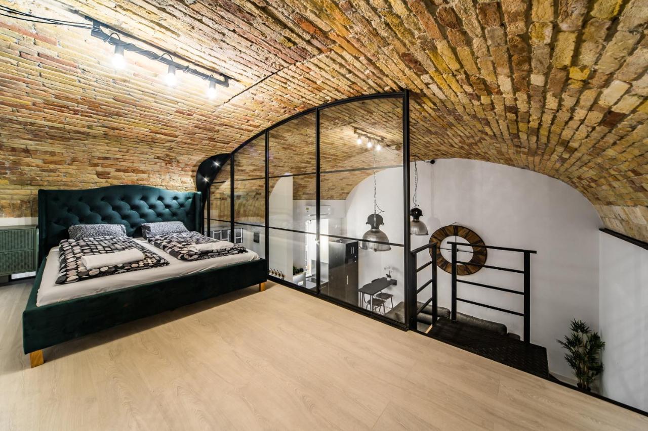 Spacious Loft In The Heart Of Downtown Будапеща Екстериор снимка